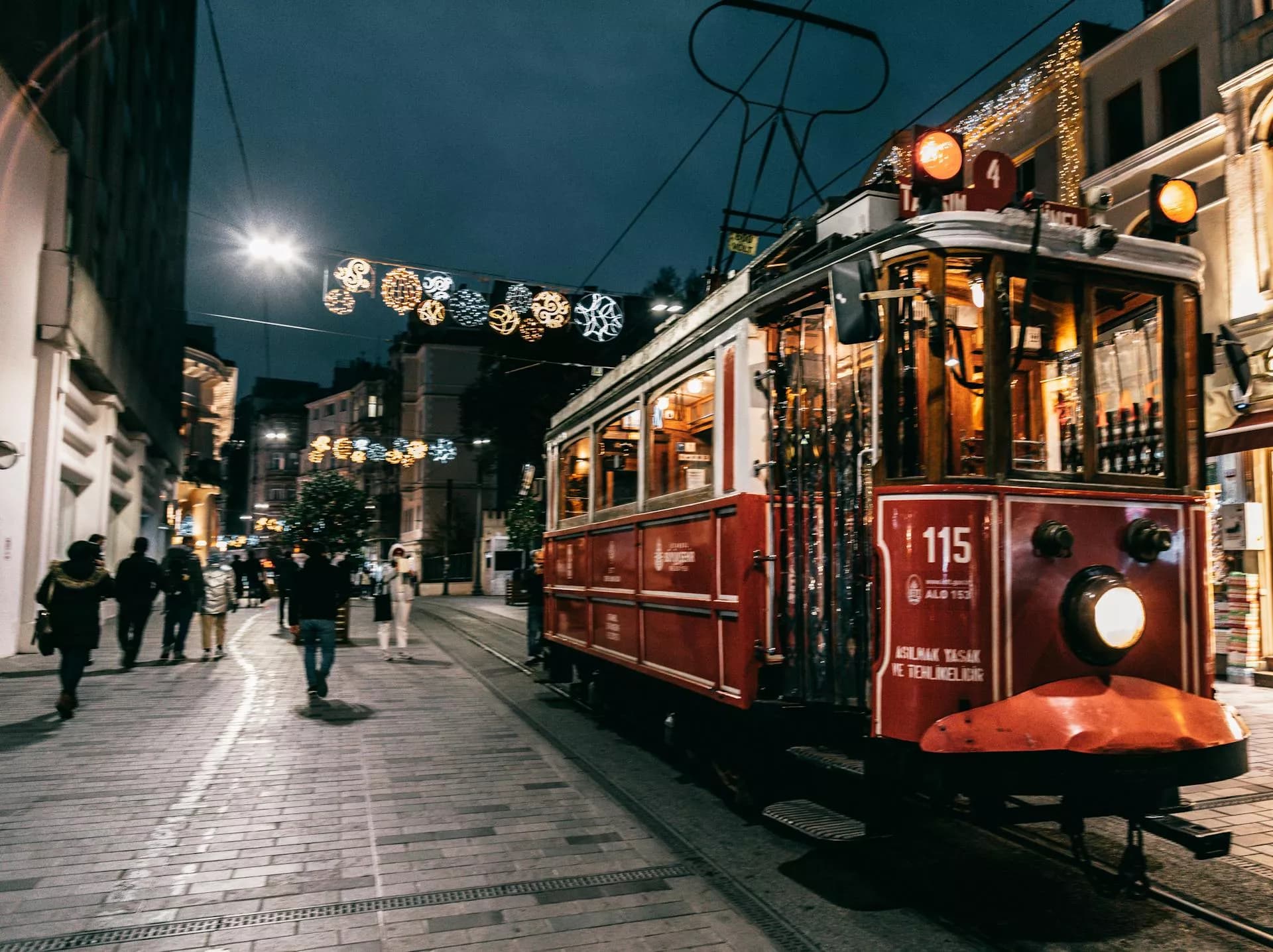 What Are the Best Places to Visit in İstanbul?